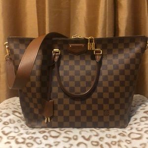 Lv Monogram